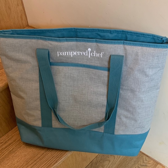 Pampered Chef Handbags - Insulated Pampered Chef Teal and Gray Carryall Tote